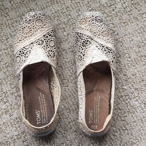 Toms Crochet